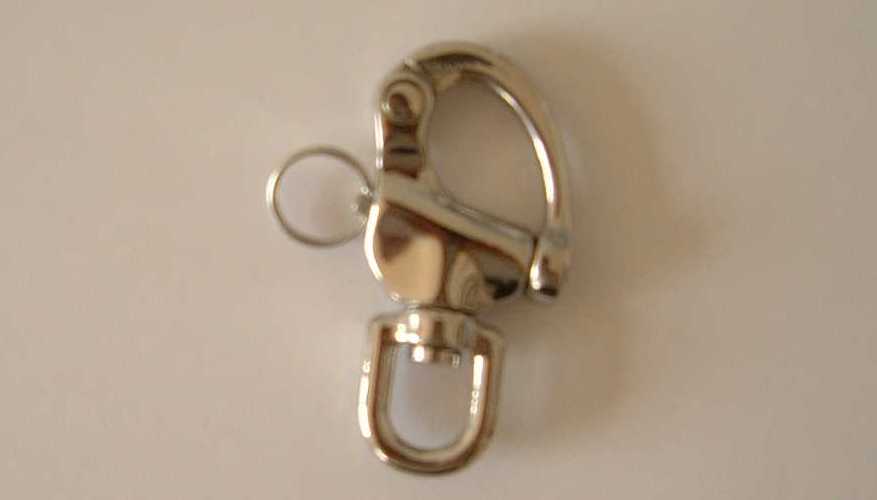 swivel shackle.jpg (14237 bytes)