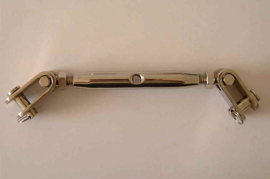 turnbuckle04.jpg (18122 bytes)